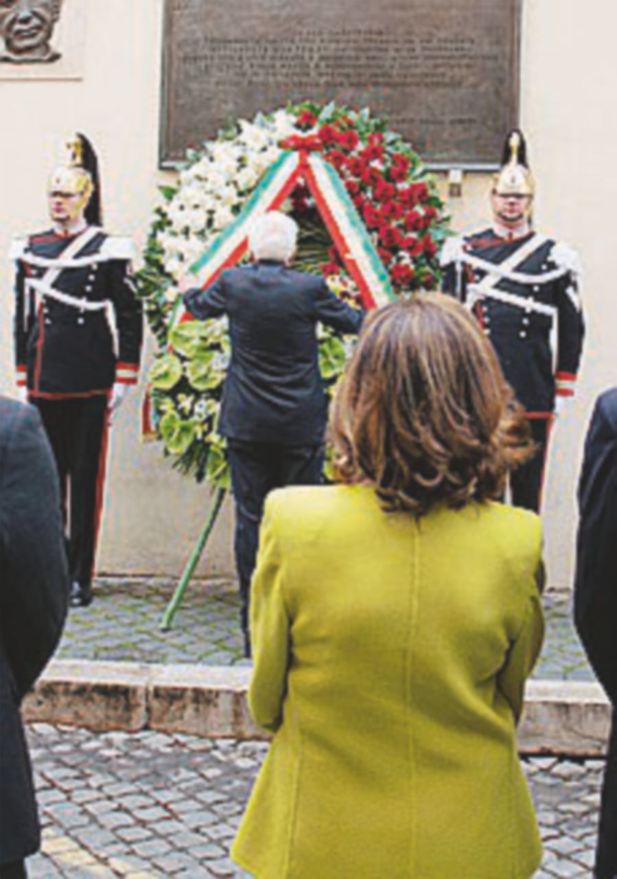 Da via Caetani al Quirinale, omaggio di Stato per Moro Da via Caetani al Quirinale, omaggio di Stato per Moro