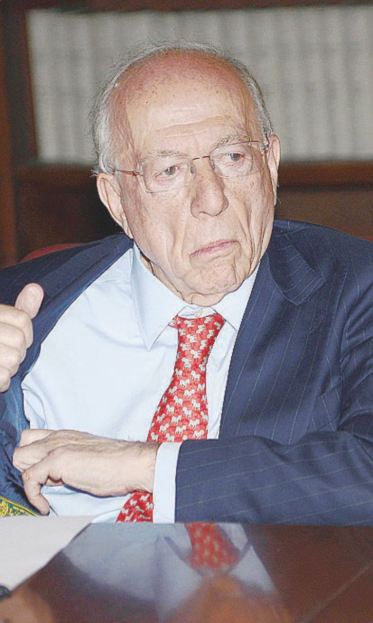Fedelissimi - Fedele Confalonieri, Gianni Letta e Adriano Galliani - Ansa Il doppio gioco di B. influenzare il governo e avere le commissioni