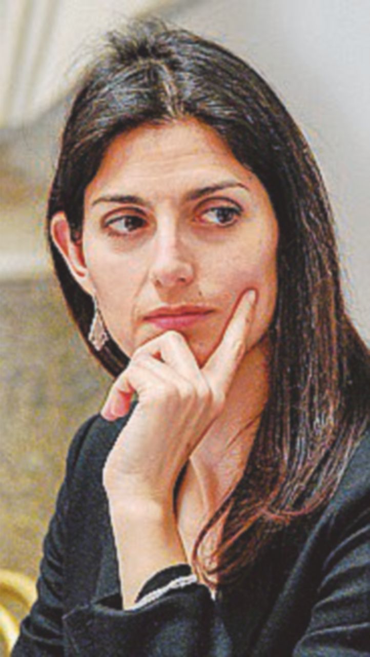 Virginia Raggi - Ha raccolto l’eredità di Marino al Campidoglio - LaPresse Campagna social contro la Raggi. Ma il partito esiste solo in centro