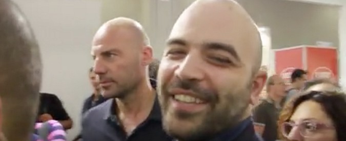 Copertina di Berlusconi riabilitato, Saviano: “Terribile! Tutto cambia perché nulla cambi”. “Governo M5s-Lega? Lo fanno”