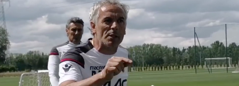 Copertina di La lite tra Donadoni e il tifoso del Bologna: “Fai schifo come allenatore e come uomo”. Il mister: “Sei falso”