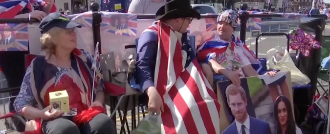 Copertina di Harry e Meghan, questo è vero amore. Mancano quattro giorni e i fan sono già accampati: “Via solo per il bagno”