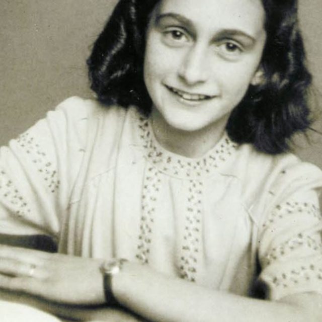 Anna Frank, ricostruite due pagine inedite del suo Diario. Contengono barzellette e appunti su “materie sessuali”