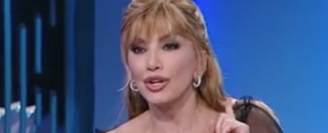 Copertina di Governo, Milly Carlucci: “Intesa Di Maio-Salvini? Lo dice l’oroscopo: cancro e pesci. Vanno d’accordo”