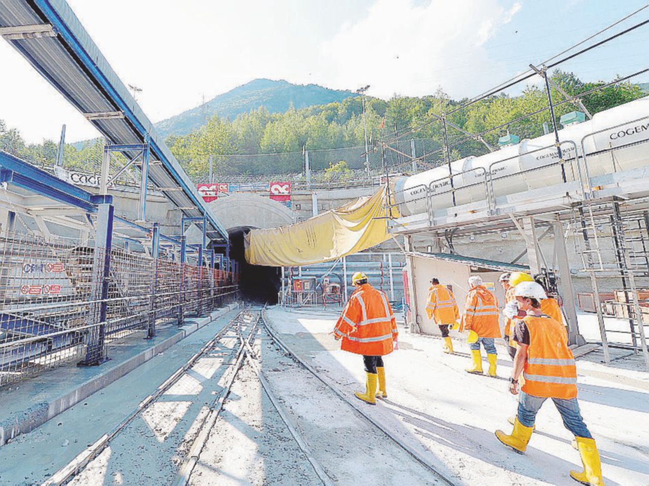 Italia-Francia - Il tracciato della linea ferroviaria attraversa il confine e collega Torino a Lione - Ansa Bisticci al potere: la Tav si ferma, anzi no. Nel dubbio in Val di Susa tornano i cortei