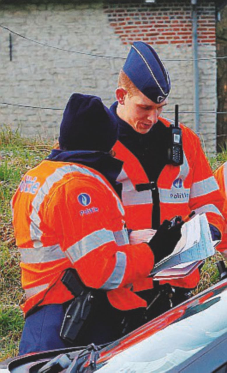 Profughi, polizia insegue un furgone proiettile uccide bimba curda di 2 anni