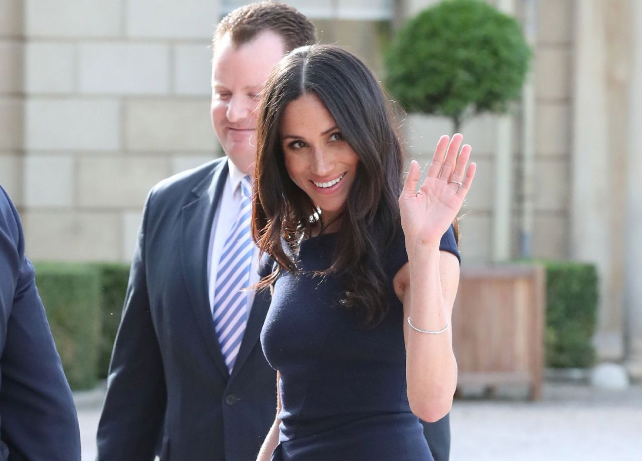 Copertina di “Divorziata e mulatta per svecchiare i reali”