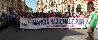 Copertina di Marcia per la vita, prolife in corteo a Roma contro eutanasia e legge 194: “Aborto? È omicidio, carcere per donne e medici”