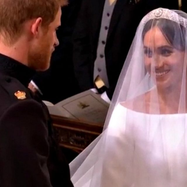 Royal Wedding, il matrimonio di Harry e Meghan Markle. Lui piange per la commozione, lei non pronuncia la rituale formula di obbedienza [FOTO E VIDEO]