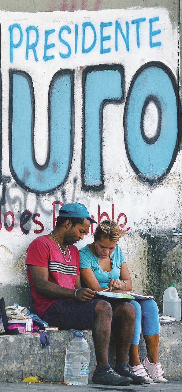 Copertina di A Maduro piace vincere facile. Ma il voto è valido solo per lui