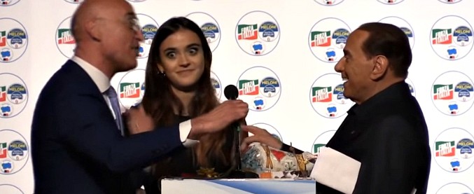 Copertina di Aosta, la clamorosa gaffe di Berlusconi con la figlia del coordinatore di Forza Italia. E lei reagisce così
