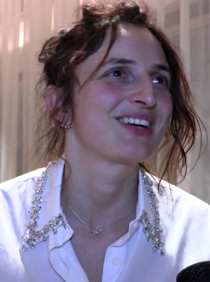 Copertina di Cannes 2018,  ad  Alice Rohrwacher la palma per la migliore sceneggiatura: “Con Alba sul set? Una grande famiglia”