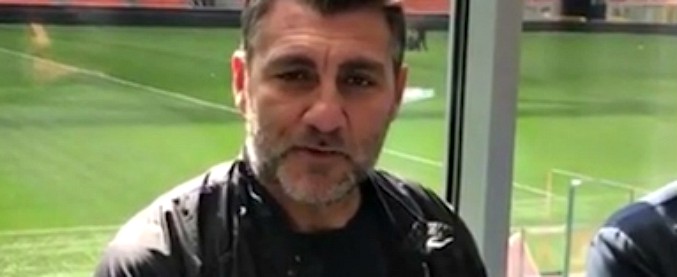 Copertina di Calcio, Bobo Vieri imita l’amico Andrea Pirlo. E lui si vendica così