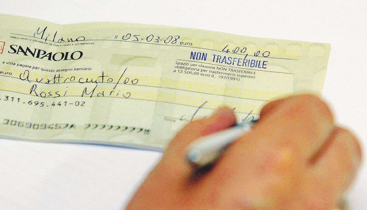 Copertina di Assegni non trasferibili, prosegue la beffa delle multe