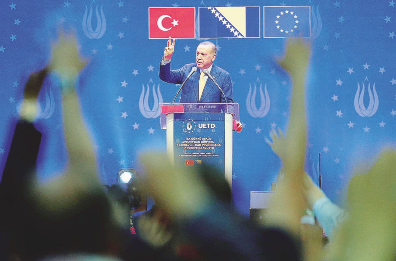 Copertina di Erdogan si prende i Balcani: “L’Ue non vi vuole, io sì”