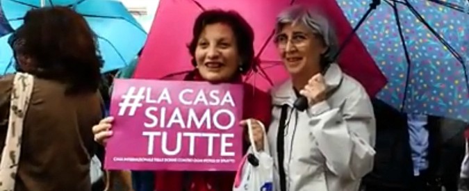 Roma, vertice con la sindaca Raggi sulla Casa delle Donne: “Non vogliamo chiuderla. Ma è un progetto datato” 