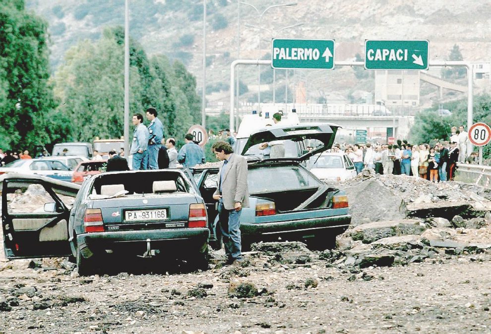 L’autostrada e il tritolo  –  L’“attentatuni” di Capaci:  1000 kg di esplosivo  – Ansa