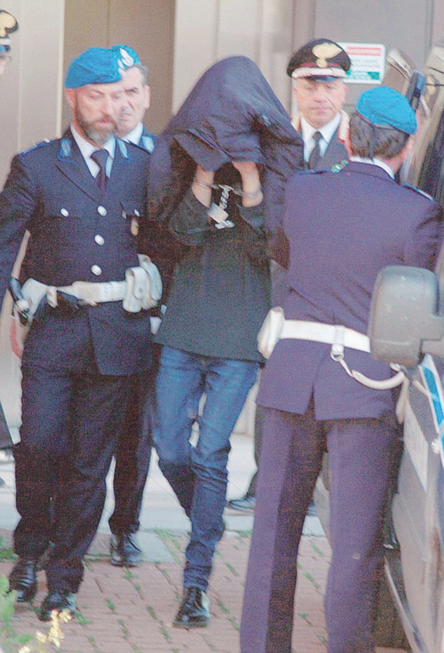 Copertina di Si cerca la prova del delitto ma l’Fbi protegge Facebook