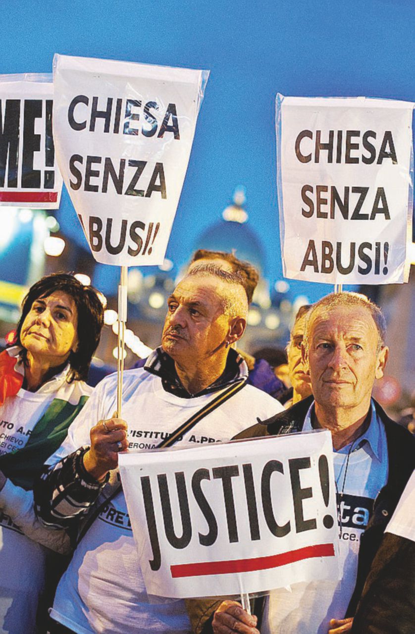 Copertina di Vittime dei preti pedofili uniti: l’incubo della Santa Sede