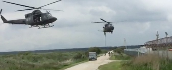 Copertina di Piovono soldati, a Pisa la spettacolare esercitazione delle forze speciali dell’Esercito. In azione il 28esimo reggimento ‘Pavia’