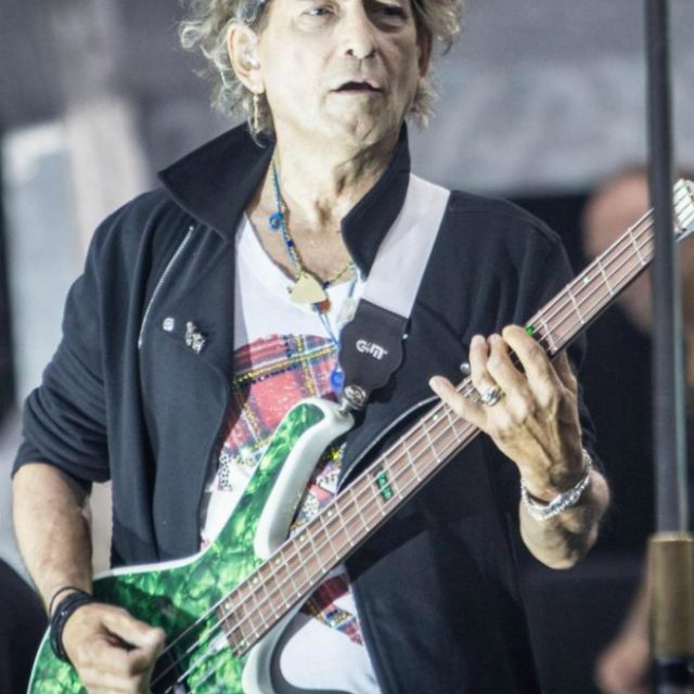 Vasco Rossi, il bassista Andrea Torresani sostituisce sul palco Claudio “Gallo” Golinelli dopo il malore