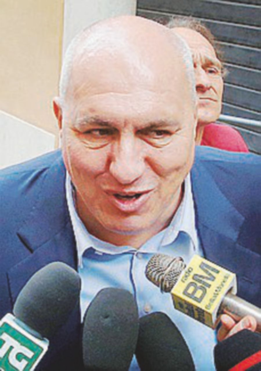 Crosetto si dimette: “Motivi personali”. Deciderà la Camera