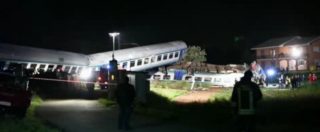Copertina di Incidente ferroviario sulla Torino-Ivrea, scontro con un tir: 2 morti. Le prime immagini dei soccorsi
