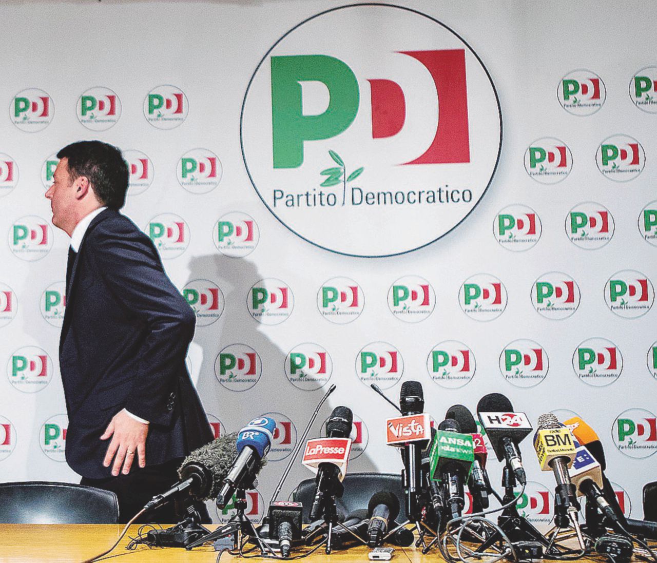 Renzi in fuga dal Pd: il nuovo partito lo farà con Forza Italia