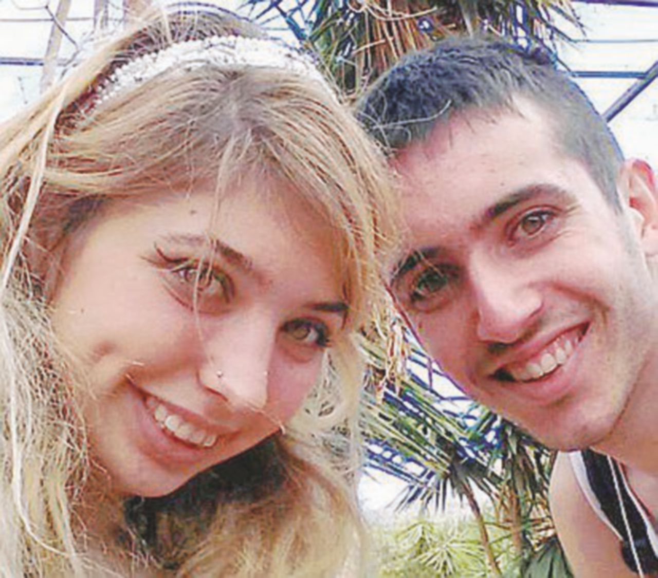 “Non vogliono ricordare la vittima del femminicidio”. E il sindaco si dimette