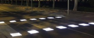 Copertina di Roma, gaffe del capogruppo M5s Ferrara: “A S. Giovanni strisce pedonali luminose” Ma la fotografia è di una città in Spagna