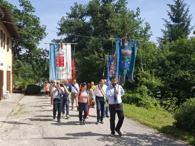 Barbiana, la marcia in ricordo di don Milani. Tema della 17esima edizione il rapporto tra genitori e ...