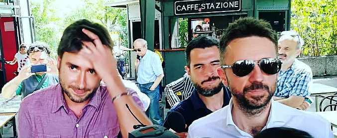 Copertina di Festa del Fatto Quotidiano, Andrea Scanzi intervista Alessandro Di Battista. Rivedi la diretta