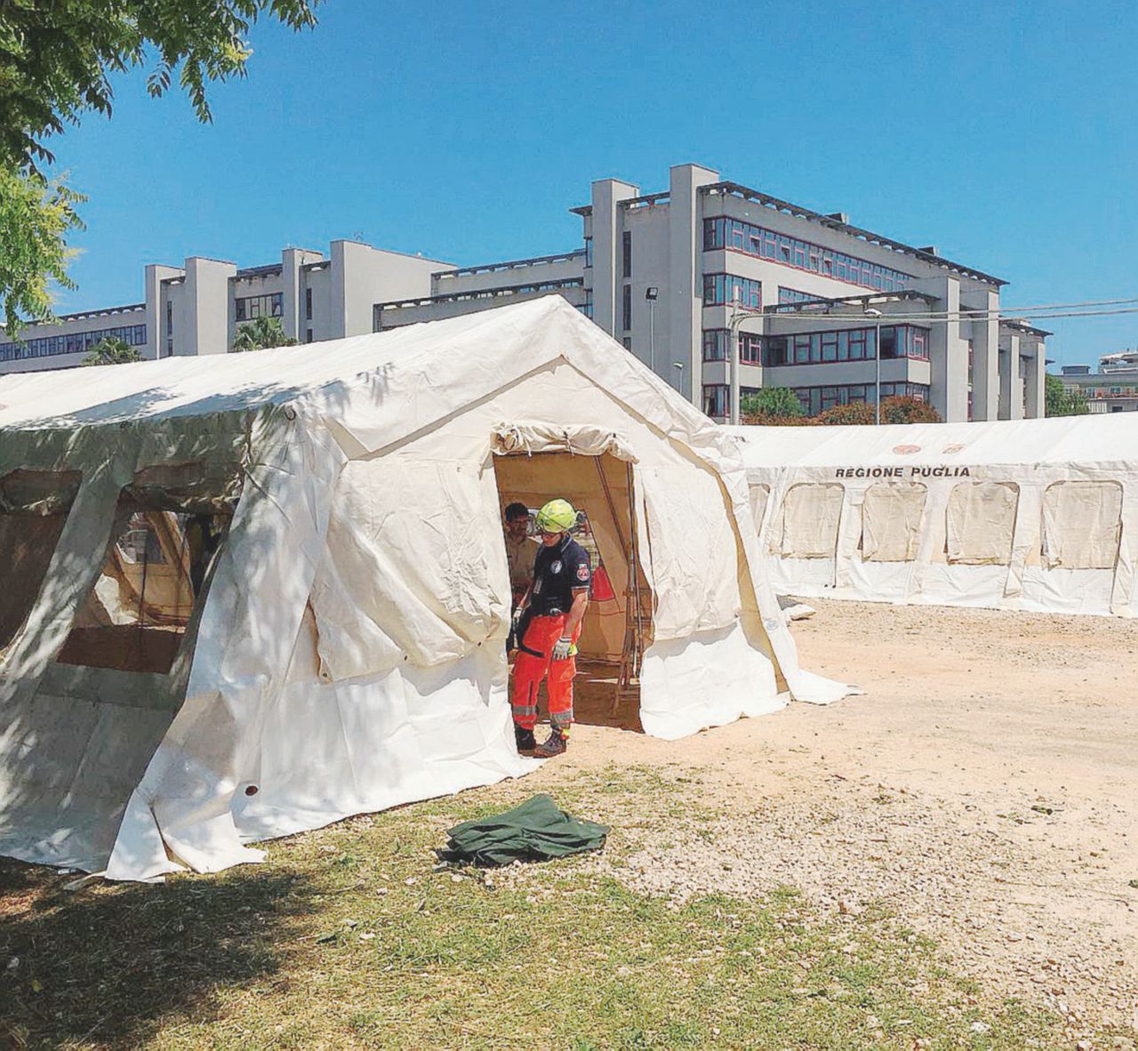 Copertina di Bari, i giudici sotto le tende. A rischio le indagini sui boss