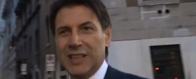 Copertina di Governo, Conte assieme a Di Maio e Di Battista dopo i colloqui con Mattarella