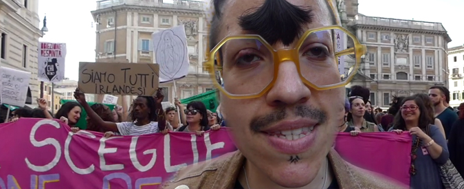 Copertina di 40 anni di 194, Severin nata donna e trans non binaria contro gli obiettori: “Anche il mio utero lo gestisco io”