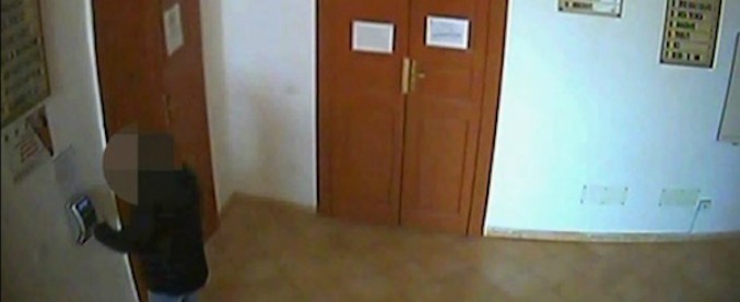 Copertina di Reggio Calabria, furbetti del cartellino nel comune di Bova Marina: indagati per assenteismo 22 dipendenti su 25