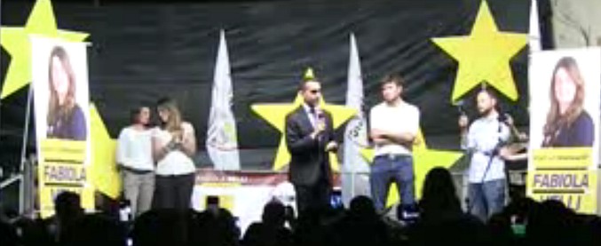 Copertina di Di Maio, sul palco con Di Battista: “Ora la Lega non può tirarsi indietro su impeachment al Presidente”