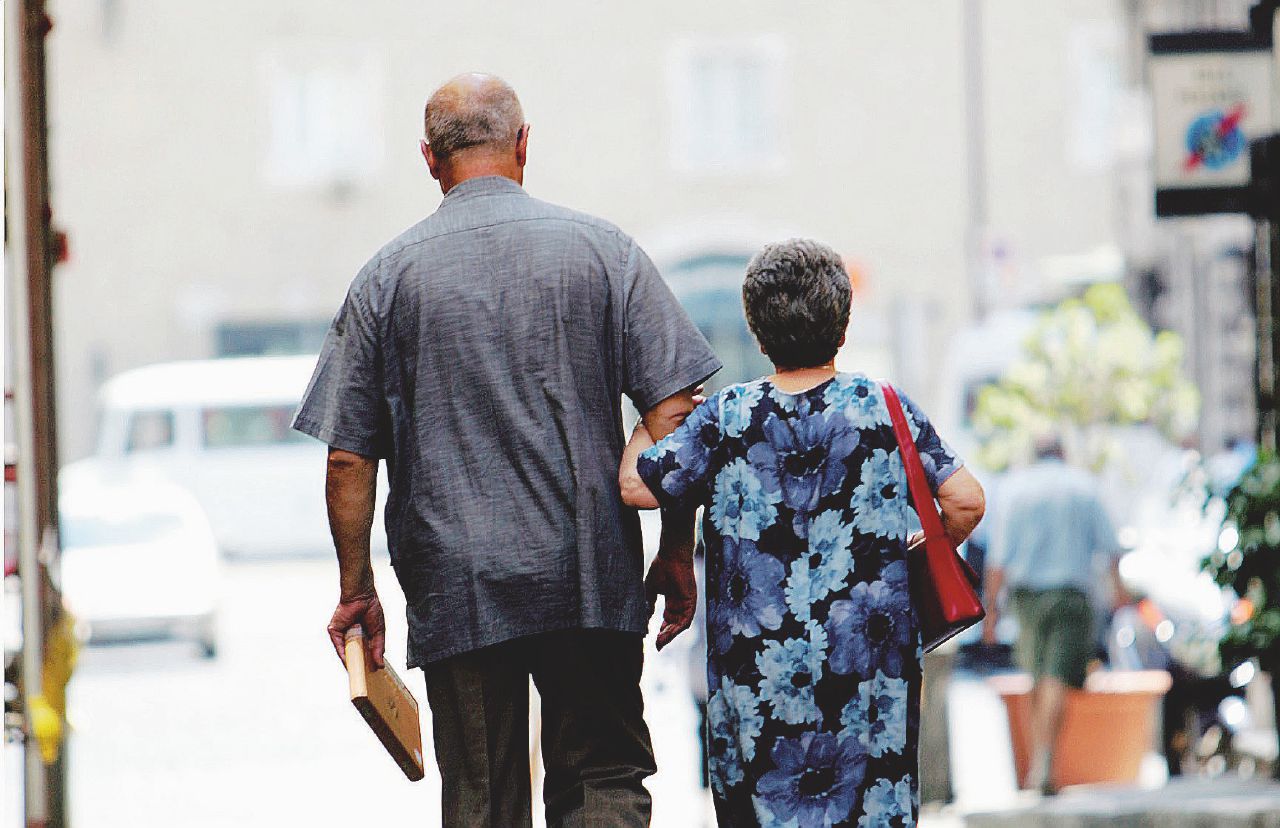 Lui cieco e analfabeta, lei invalida alle mani. Ma per il pm i loro testamenti sono validi