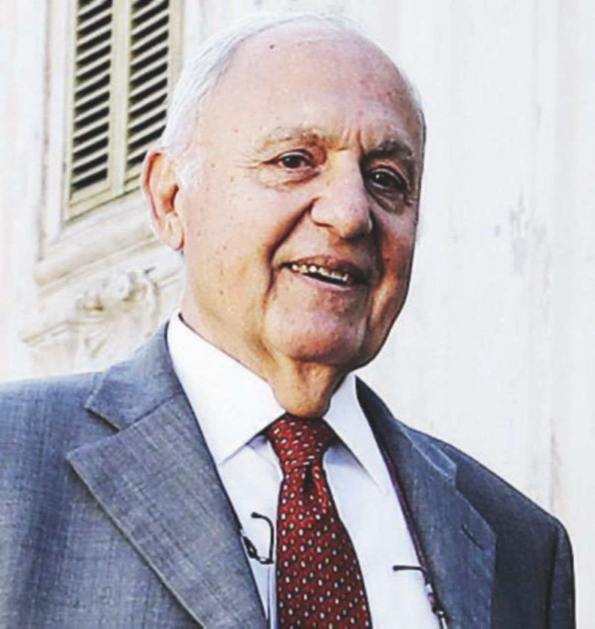 Copertina di Savona contro il Colle. E Di Maio si fa smentire