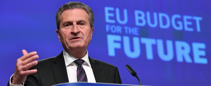 Oettinger, M5s: “Si dimetta e Juncker smentisca”. Salvini: “Bruxelles senza vergogna”. Il Pd: “Dichiarazione stupida”