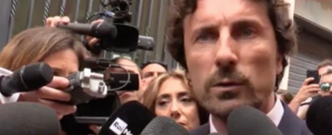 Copertina di Toninelli (M5s): “Alleanza con Lega? Prematuro parlarne”. E Zaia: “Impeachment? Meglio il voto subito”