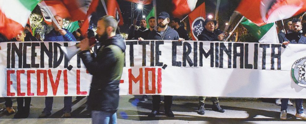 In piazza - Un presidio organizzato da Casapound a Torino - LaPresse Dai pestaggi ai blitz chirurgici: il vero volto di Casapound