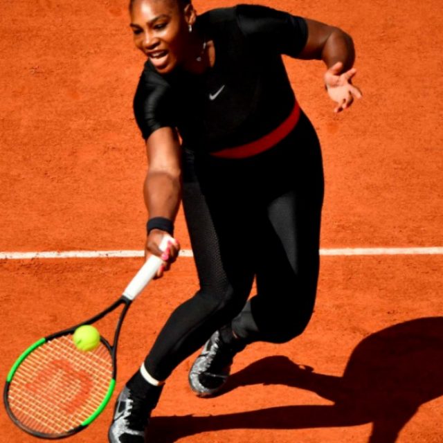 Serena Williams in campo con “il costume da Black Panther”: “Vorrei che ispirasse le donne che affrontano prove dure”