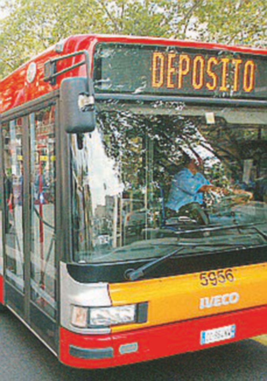 Danni ai bus romani, i pm sospettano i sindacati oltranzisti Danni ai bus romani, i pm sospettano i sindacati oltranzisti