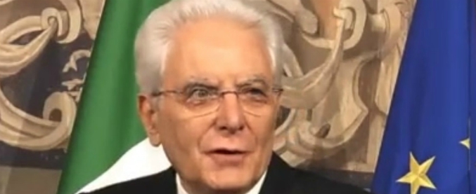 Copertina di Governo, Mattarella: “Concluso un itinerario complesso. Buon lavoro per il futuro”. Poi gli applausi dalla sala stampa