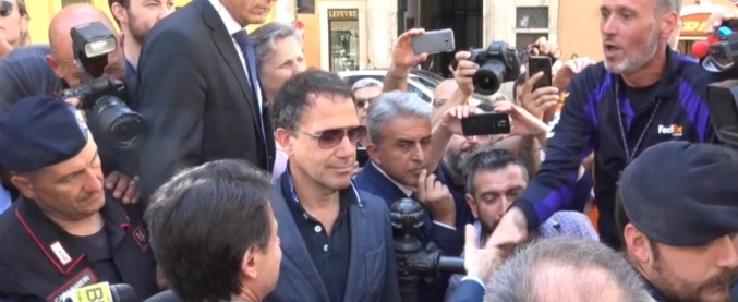 Copertina di Governo, Conte incontra i lavoratori FedEx: “C’è Di Maio al Ministero del Lavoro”. Loro replicano: “Ci fidiamo più di lei”