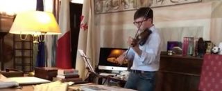 Copertina di Firenze Rocks, il sindaco Dario Nardella al violino interpreta Learn to fly dei Foo Fighters