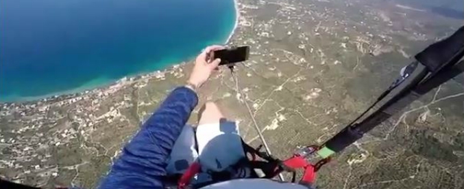 Copertina di Quando il narcisismo costa caro: il ragazzo vuole farsi un selfie ad alta quota ma qualcosa va storto