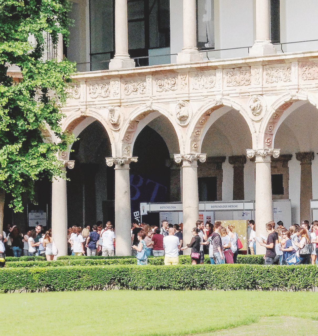 Copertina di “Lo sciopero mi danneggia”: l’ira degli studenti alla Statale