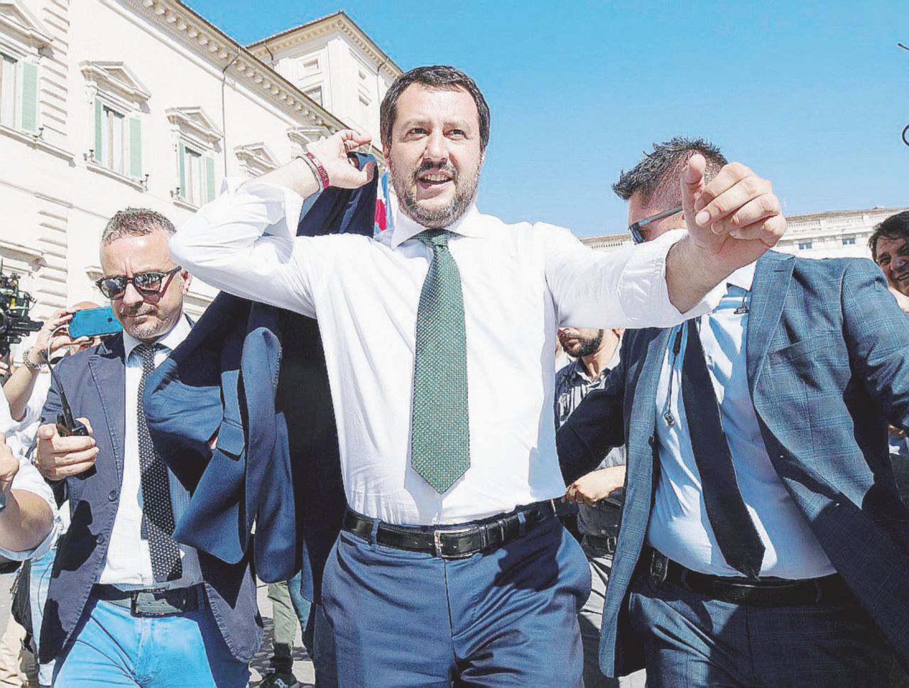 Primo giorno - Ieri sera il leader della Lega Matteo Salvini ha fatto il suo ingresso al Viminale - Ansa Salvini, le mani sui migranti: “Meno fondi all’accoglienza”